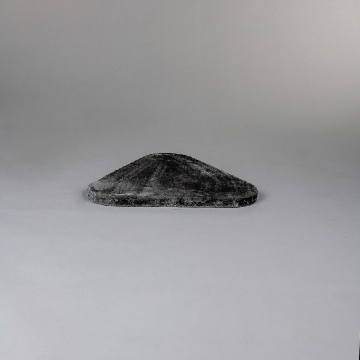 Large, Dark Grey Lying Area Step Triangular (for 12, 15 or 20 cm poles)