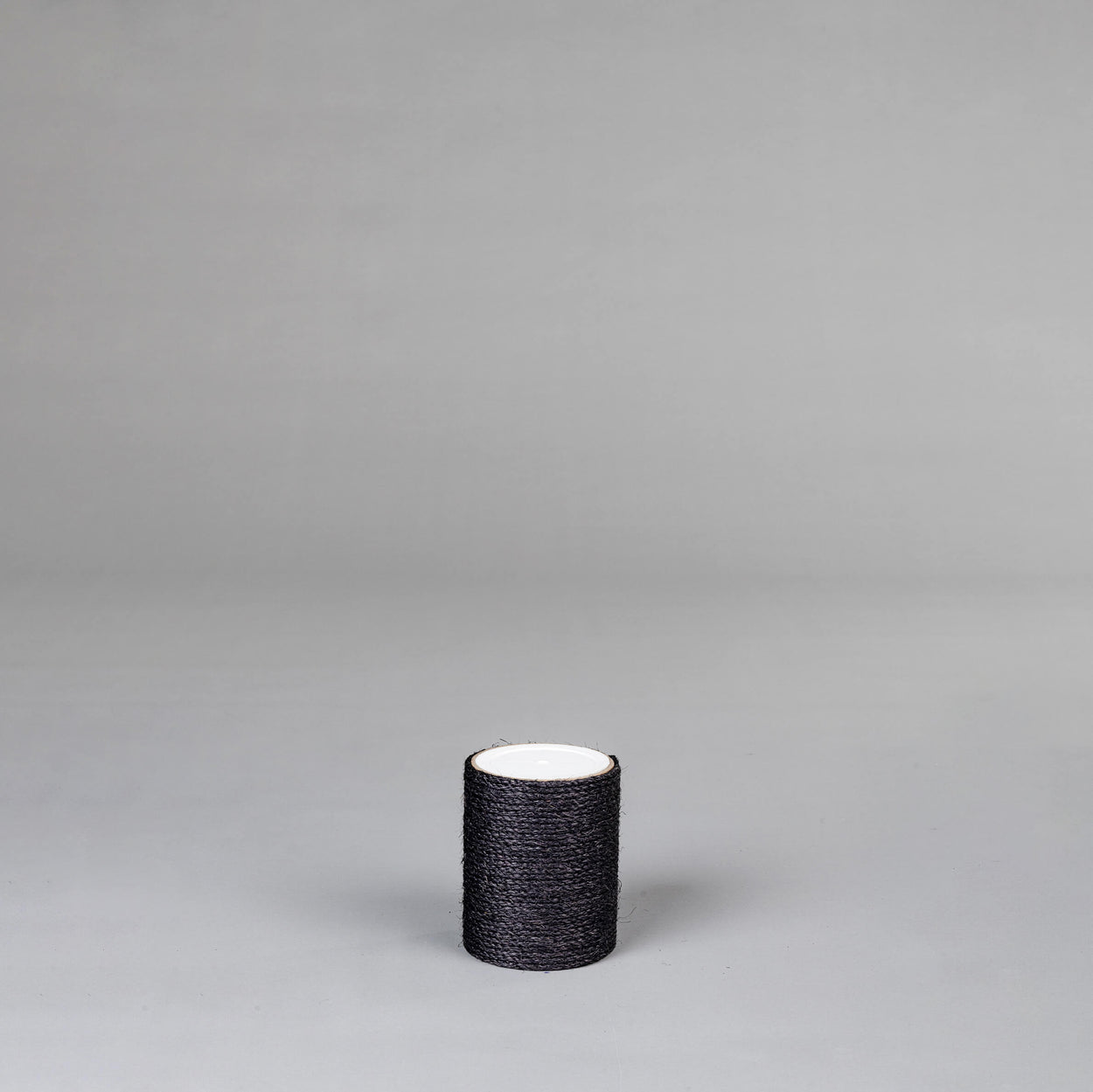 Sisal Pole 18 cm x 15 cmØ - M8 (Blackline)