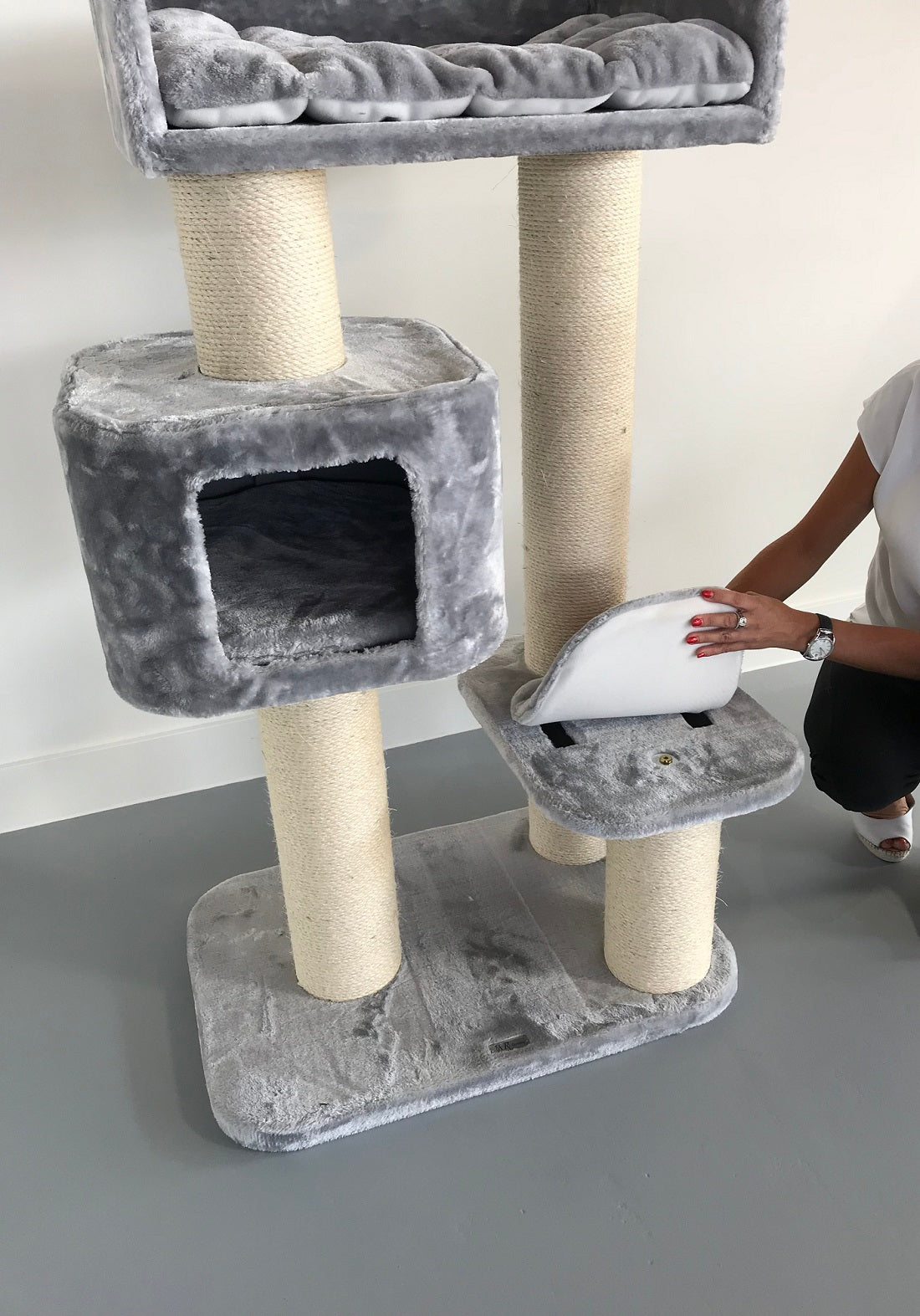 Big Cat Palace Light Grey