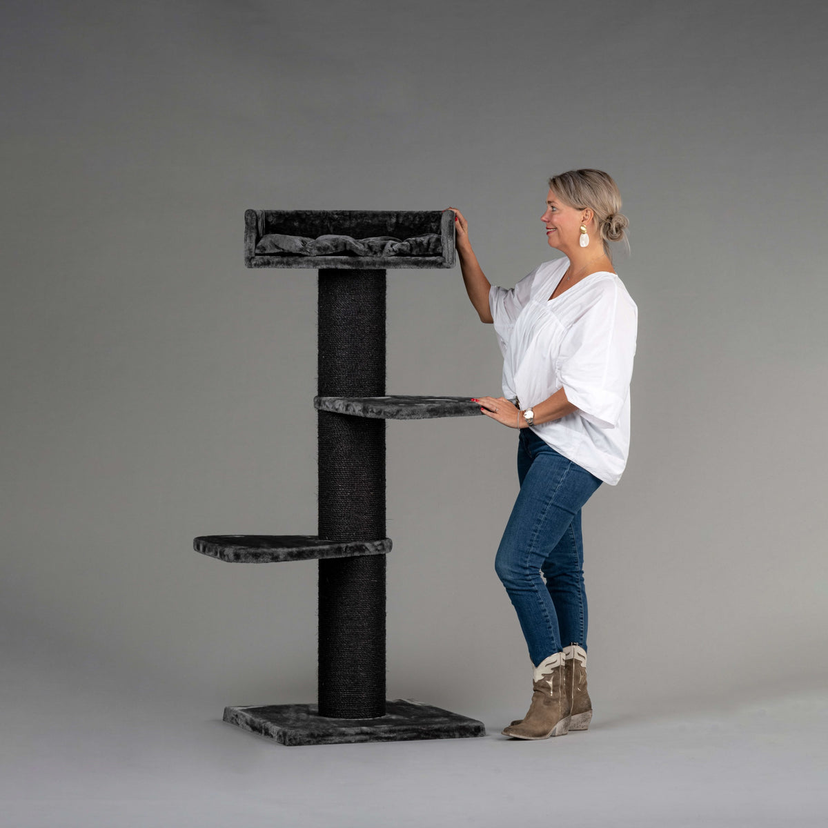 Cat Tree for large cats Royal Suite (Blackline Dark Grey) CatTreeKing